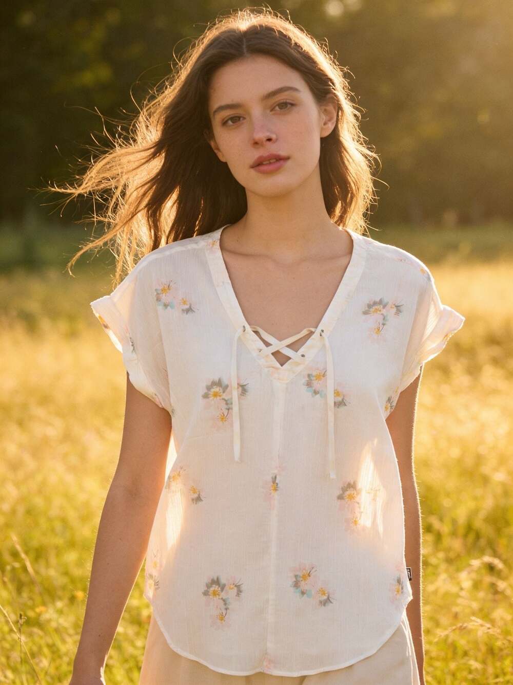 Eddie Bauer Women's Floral Lace-Up V-Neck Short Sleeve Blouse Large